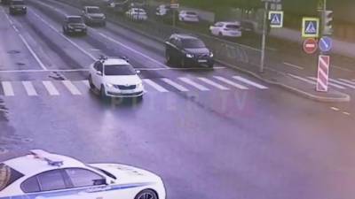 ДТП перед Благовещенским мостом в Петербурге попало на видео