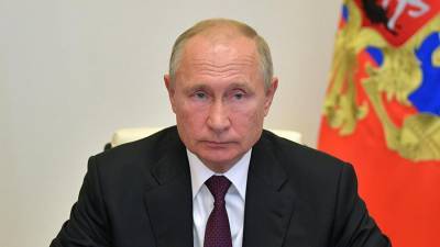 Путин потребовал сохранить региональные доплаты классным руководителям