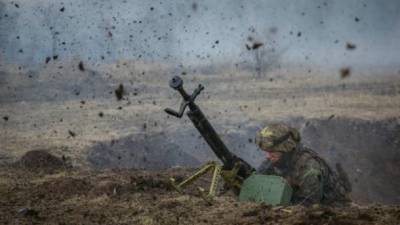 Враг обстрелял украинские позиции из гранатомета под Новолуганским