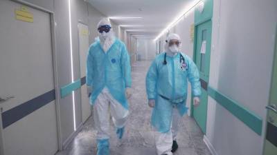 Впервые в Петербурге 21 медик получил прививку от коронавируса