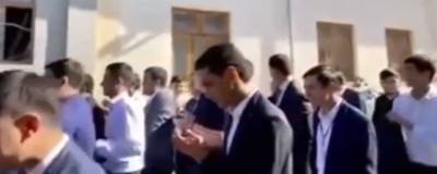 В Узбекистане на свадьбе гость стрелял из пластмассового пистолета