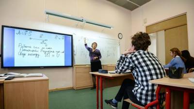 В Петербурге не планируют переводить школы на дистанционное обучение