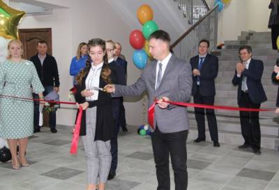 «Все в восторге»: в День учителя после реновации открылась Киришская школа №2
