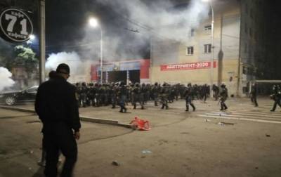 Протесты в Бишкеке: силовики начали разгонять активистов, есть раненые