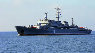 Учебный корабль Балтийского флота зашёл в порт Салоники