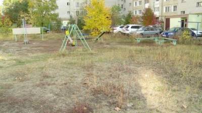 Детская площадка на ул. Антонова стала старой и неухоженной - penzainform.ru