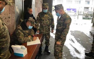 Конфликт в Нагорном Карабахе: сын премьера Армении записался в армию