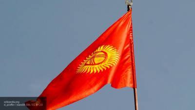 Сотрудники милиции оттеснили протестующих от центральной площади Бишкека