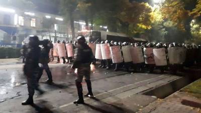 Число пострадавших на протестах в Бишкеке превысило 120