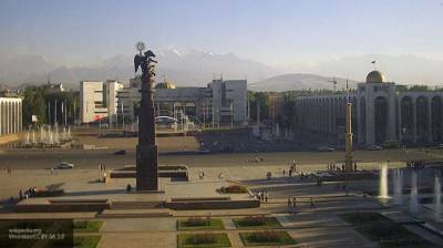 Участники протестов в Киргизии захватили здание парламента