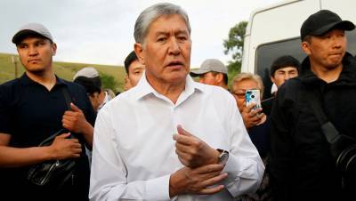 Протестующие в Бишкеке требуют выпустить Атамбаева