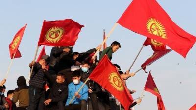 Протестующие захватили здание парламента Киргизии — видео
