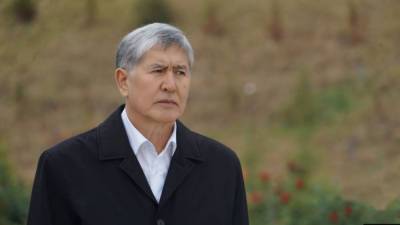 Митингующие освободили экс-президента Кыргызстана Алмазбека Атамбаева