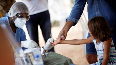 Число случаев коронавируса в Бразилии достигло 4 927 235