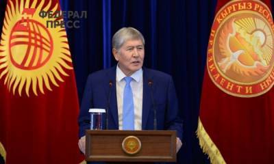 В Бишкеке протестующие освободили из СИЗО бывшего президента Атамбаева