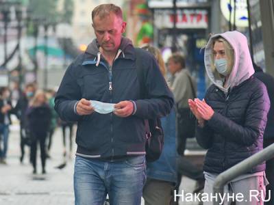 Полицейские начали выдавать жителям Пермского края защитные маски