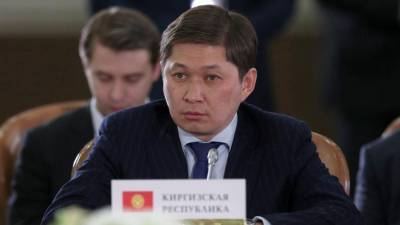 Протестующие в Киргизии освободили бывшего премьер-министра Исакова