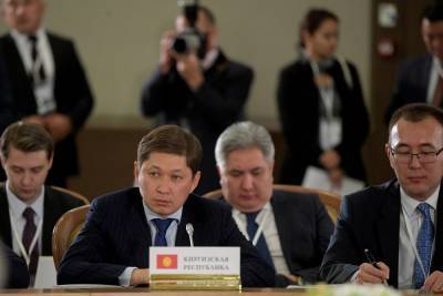 Бывший премьер Киргизии освобождён демонстрантами в Бишкеке