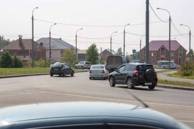 Жители Зеленых горок просят вернуть круговое движение на перекрестке Клюева — Энтузиастов