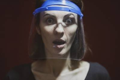 В Югре хотят заменить маски для учителей на защитные экраны