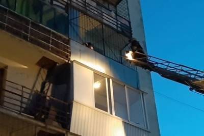 В Екатеринбурге эвакуировали 52 человека из горящего дома