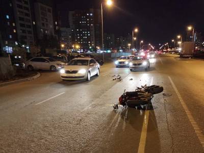 В Челябинске мотоциклист разбился в ДТП из-за ошибки женщины за рулём кроссовера