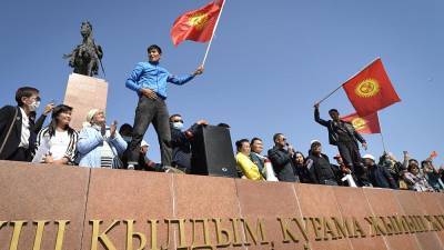 Протесты в Бишкеке: сотни пострадавших