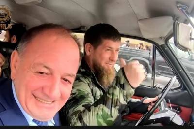 Кадыров открыл дорогу в Грозном за рулем раритетной Волги