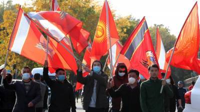 Три губернатора Киргизии сообщили об отставке на фоне протестов