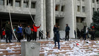 Правительство Киргизии заявило о работе в особом режиме