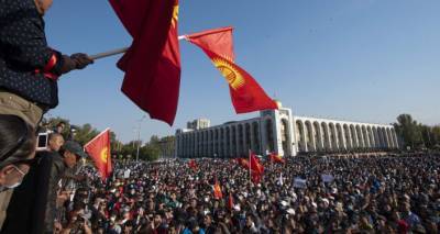 После выборов в Киргизии второй день идут массовые акции протеста
