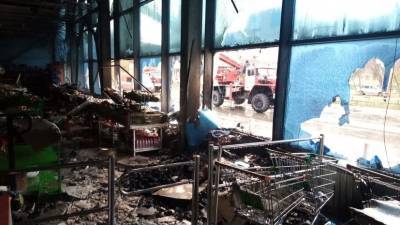 Названа возможная причина пожара в ТЦ в Свердловской области