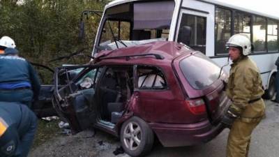 Кондуктора выбросило из автобуса после смертельного столкновения под Брянском