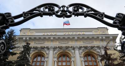 Bloomberg: слабый рубль похоронил надежды на снижение ставок