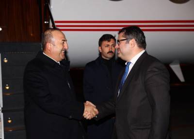 Глава МИД Турции улетел в Баку
