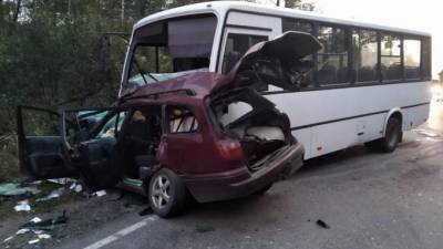 Под Брянском в ДТП с автобусом погибла 36-летняя автоледи