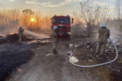 В ГСЧС отчитались о пожарах в Луганской области: восемь очагов потушили и эвакуировали 150 человек