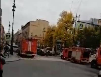 В Петербурге из-за пожара в школе эвакуировали более 600 человек