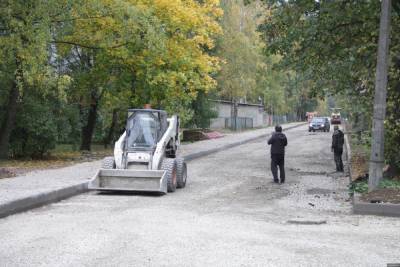 Разбитую дорогу на Алтаева в Пскове отремонтируют до 15 октября
