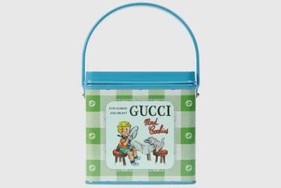 Gucci выпустил в продажу пластиковую коробку за сотни тысяч рублей