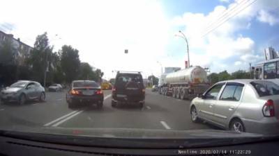 В Кемерове водителя иномарки, нарушившего ПДД, нашли по видео