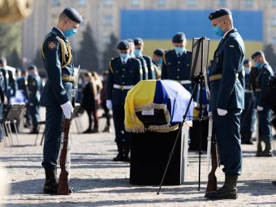 В Харькове в присутствии Зеленского почтили память жертв крушения самолета Ан-26Ш. Видео