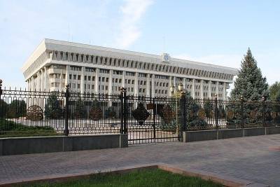 Партия Алмазбека Атамбаева заявила о свержении "преступной власти" в Киргизии