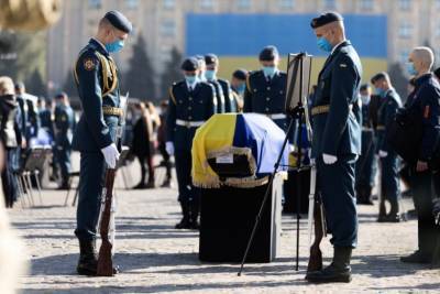 Крушение Ан-26: Зеленский посмертно наградил медалями офицеров и курсантов