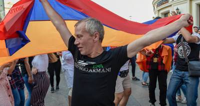 Несколько тысяч армян в Ахалкалаки собралось на акцию в поддержку Карабаха