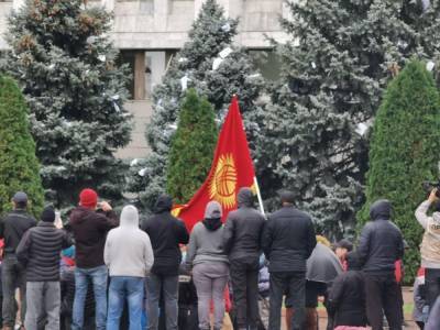 За что судили политиков, которые были освобождены во время протестов в Киргизии