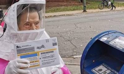 102-летняя американка стала знаменитостью, проголосовав в защитном костюме