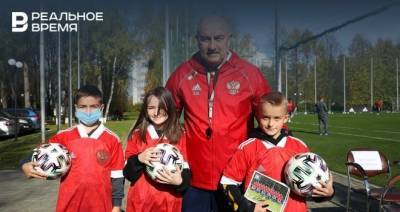 Трое татарстанских школьников встретились со сборной России по футболу