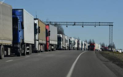 Застряли сотни грузовиков: ситуация на границе Белоруссии с балтийскими республиками начинает накаляться