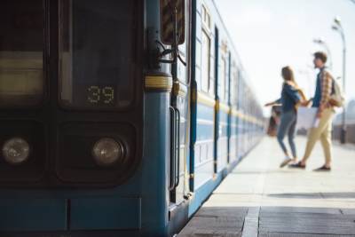 Укрзализныця начала перевод поездов на бесконтактную оплату